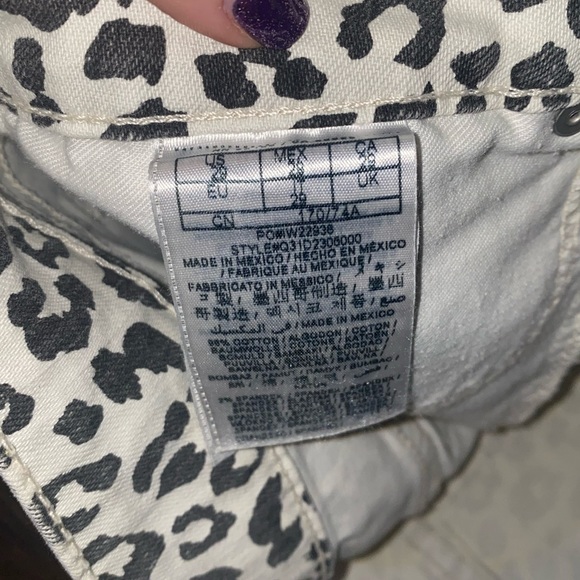 GUESS leopard shorts - Picture 2 of 2